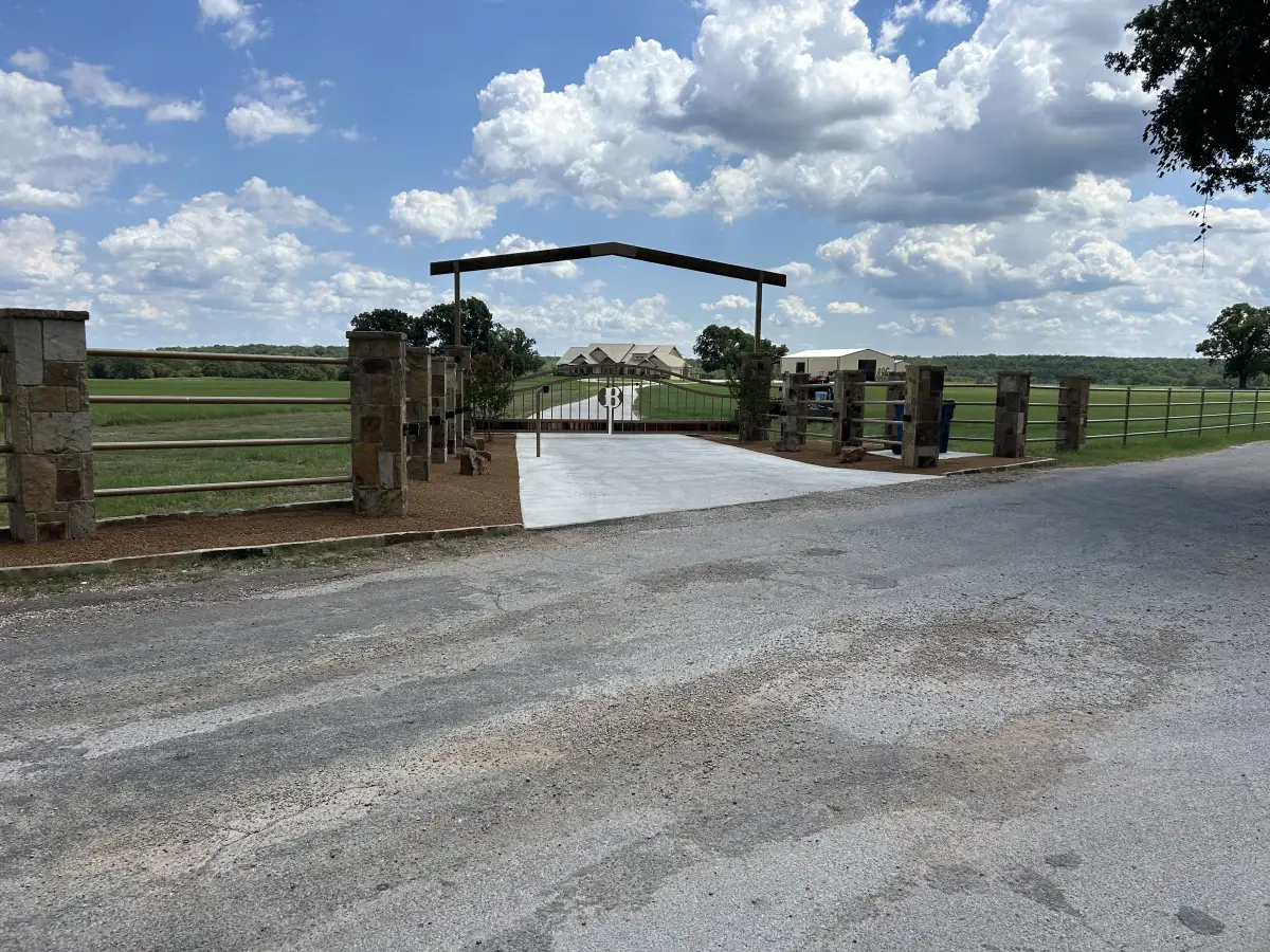 Landscape design with stone entry gate near Eagle Mountain Lake in Azle TX